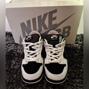 Nike TightBooth SB Dunk Low Pro Black and White Sneakers/Skateboard Shoes Size 8